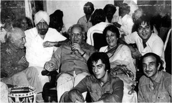 Faiz with the Dutt family