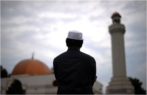 Hallelujah, Muslims to the rescue