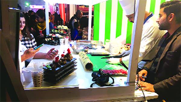 Lahoris greet the winter