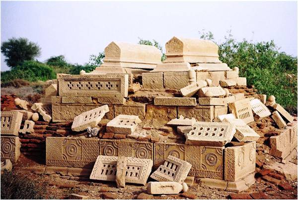 In search of dogs and their tombs in Mirpurkhas