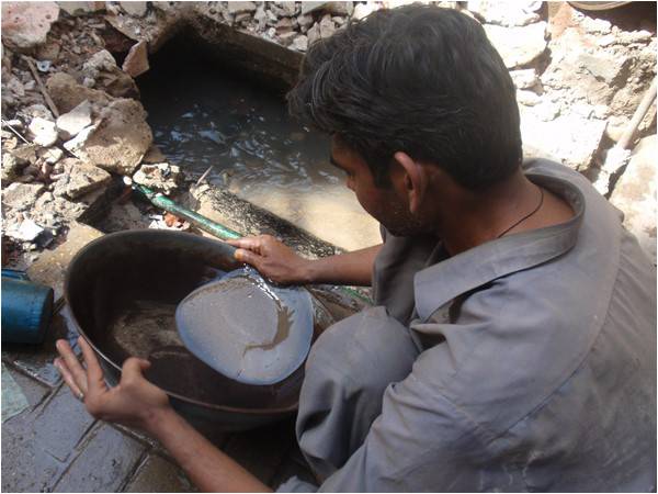 Treasure hunters of Sarrafa Bazaar