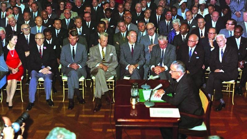 President Johnson signs Civil Rights Act (1964)