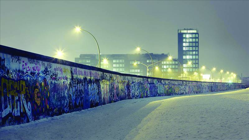 Berlin is divided (1961)