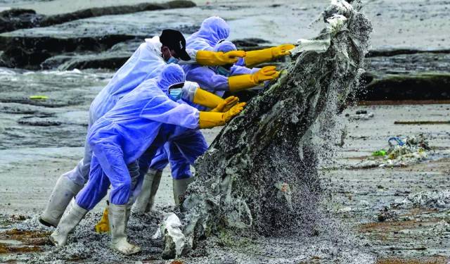 Marine disaster in Sri Lanka