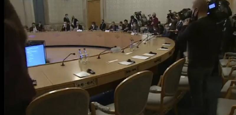 Pakistani Diplomats In Moscow Unwittingly Share Amusement Over Shireen Mazari's Twitter Row With Daughter