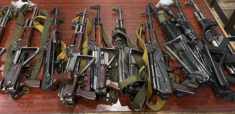 Weapons Found In Vehicles Of PTI Workers In Lahore, Police Claim
