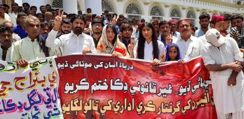 Farmers In Badin Take To Streets Against 'Unjust' Water Distribution