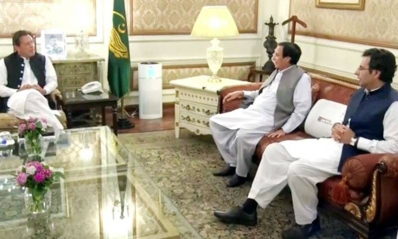 PML-Q Begins Efforts To Bridge Gap Between Imran, ‘Powerful Quarters’