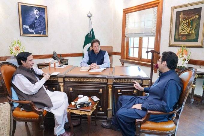 Twitterati Tear Into Imran Khan For 'Taking' CM Elahi's Seat