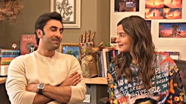 Ranbir Kapoor Apologises For 'Fat-Shaming' Pregnant Wife Alia