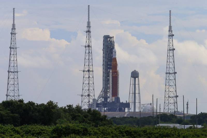 NASA Calls Off New Moon Rocket Debut After Engine Snag