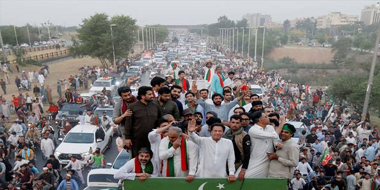 Survey Reveals 63% Pakistanis In Favor Of Fresh Elections, 59% Against Long March