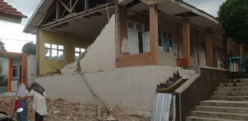 5.6 Magnitude Earthquake In Indonesia Leaves 20 Dead, 300 Injured