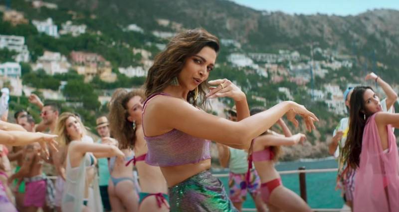 Komal Rizvi Dances On Deepika Padukone’s Song Besharam Rang