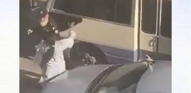 Karachi Woman Slaps Police Officer, Gets Booked