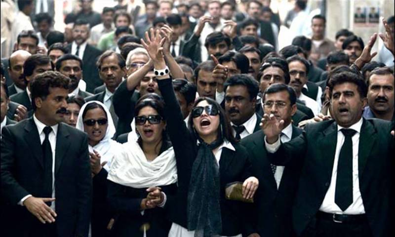 Will Pakistan’s Political Turmoil Trigger Another ‘Lawyers Movement’?
