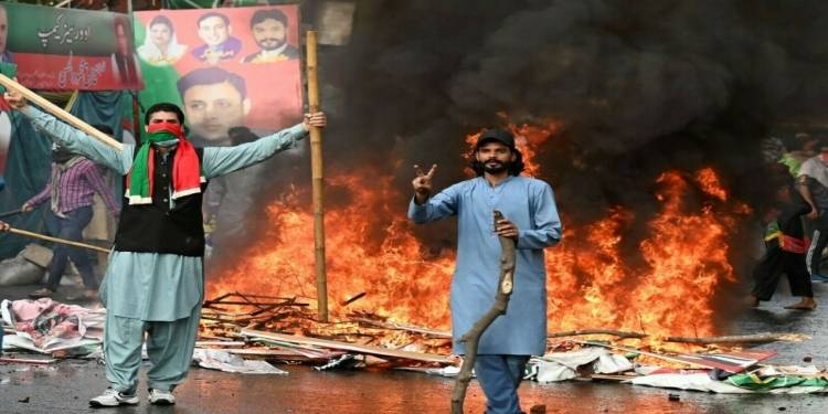 FIR Lodged Against Imran Khan, PTI Leaders Over Hooliganism Outside Islamabad Judicial Complex