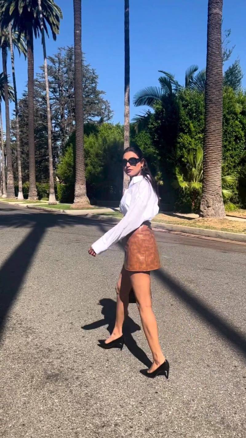 Amna Ilyas's Mini Skirt Causes Outrage