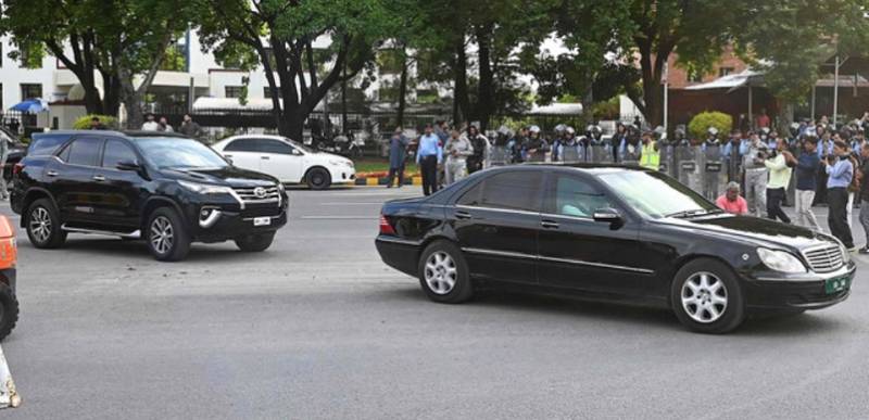 Journalist Questions 'Vague' SC Clarification Over Imran's Mercedes