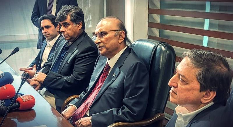 Zardari Woos Textile Industry With Promises of $100b Exports, Gas Supply