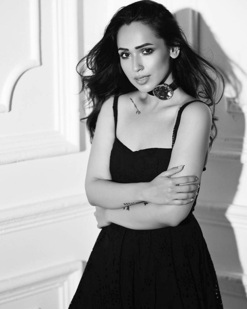 Faryal Mehmood Stuns In New Video