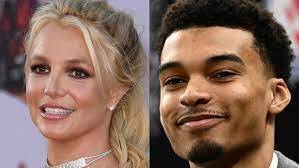 Britney Spears Hits Herself On Her Face