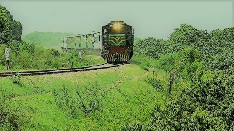 Of Speculation, Gossip And Small Talk On The Railway Platform