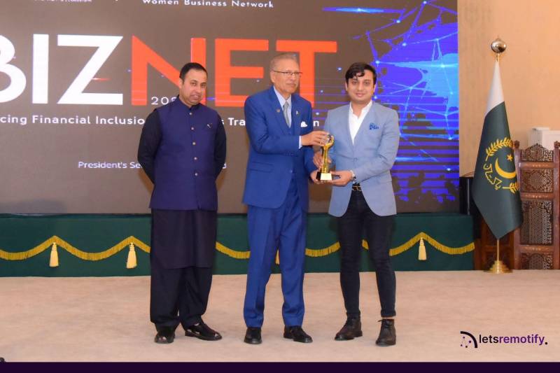 Hamza Tahir - Honored With Excellence Award For letsremotify By President Arif Alvi 2024