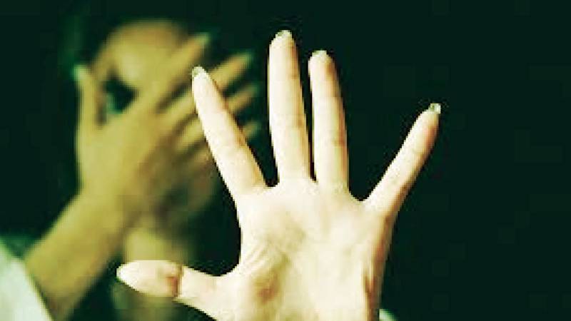 Male Teacher Throws Acid On Female Student In Karachi 