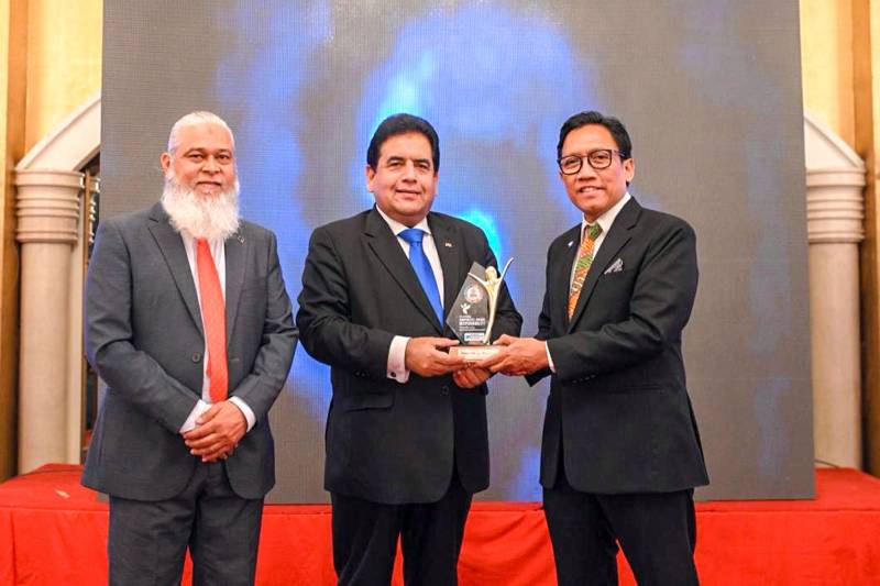 Hashoo Foundation Wins Community Impact Award at 13th CSR Summit