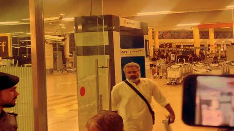 Imran Riaz Khan Detained At Lahore Airport