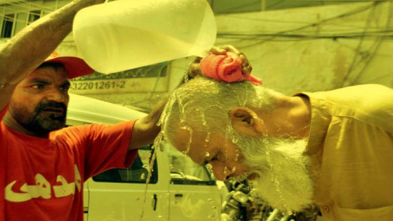 At least Four Dead As Karachi Sizzles In Heatwave