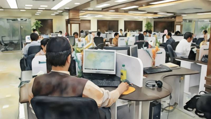 Pakistan's Middle Class Struggles Under Inflation: The Silent Crisis Of White-Collar Workers
