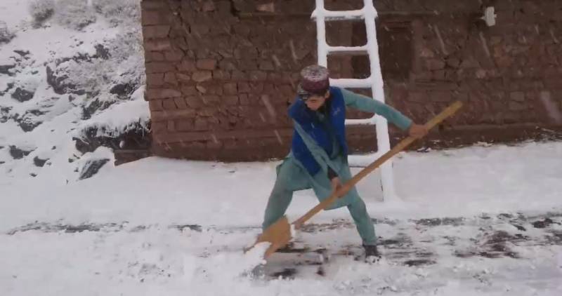 Hindu Kush Himalaya Snow Hits Record Low, Endangering Asia's Water Security 