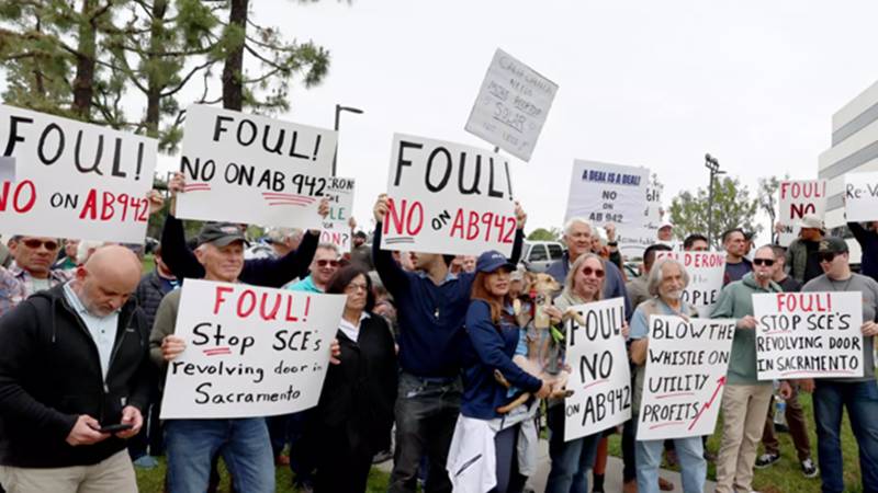 What Can Pakistanis Learn From California's Solar Wars?