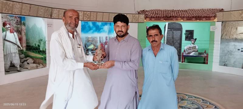 Ancient Wooden Sculpture Found In Karoonjhar Sparks Heritage Debate In Nagarparkar