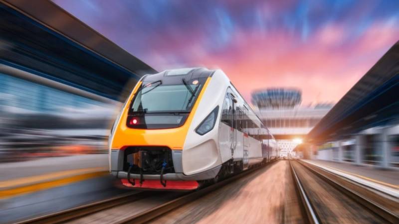 Lahore's Yellow Line Project Sparks Backlash Over Cost And Environmental Damage