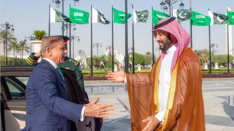 Pakistan Signs Defence Pact With Saudi Arabia Amid Rising Regional Influence