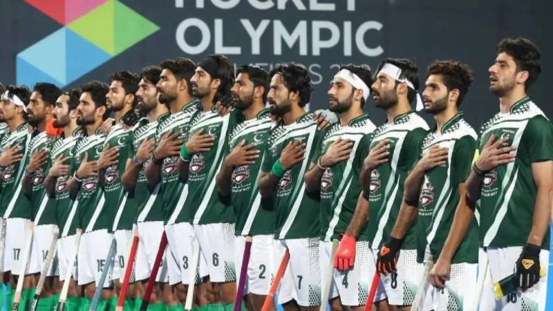 A Conversation Between A Hockey Lover And Raza Rumi