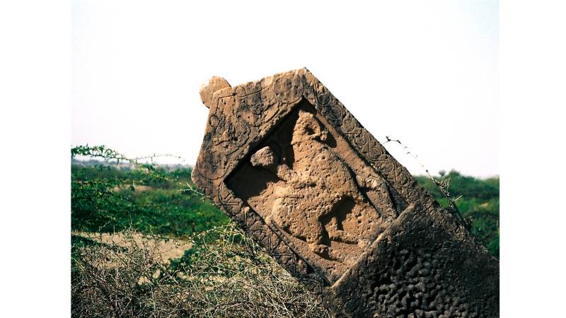 Sacred Spaces In Sand: The Temples And Thaans Of Kharerio