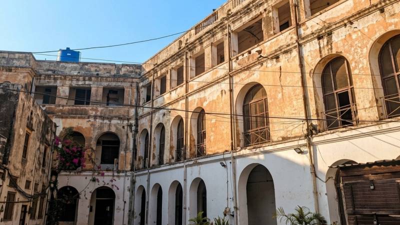 Ewing Hall: Student Life, Protest And Memory In Colonial Lahore 